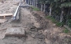 kolizja studni telekomunikacyjnej z chodnikiem do przebudowy