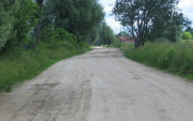 Wykonanie nawierzchni asfaltowej do Kol. Marianka - dojazd do pól - przed inwestycją (2)