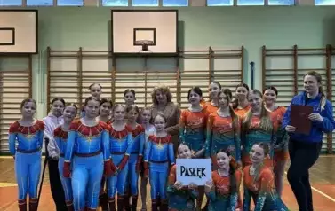 Cheerleaderki TEAM SPARKLES i MINI SPARKLES spotkały się z Burmistrz Pasłęka_2