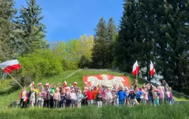 Marsz majowy z flagami &ndash; patriotyczna inicjatywa najmłodszych w Szkole Podstawowej nr 2_4