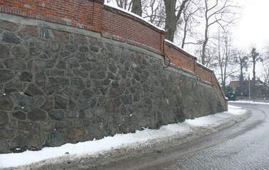Zabezpieczenie balustrady muru oporowego (4)