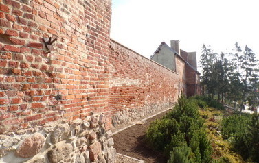 Rewitalizacja miasta - Remont murów obronnych w Pasłęku etap III (2)