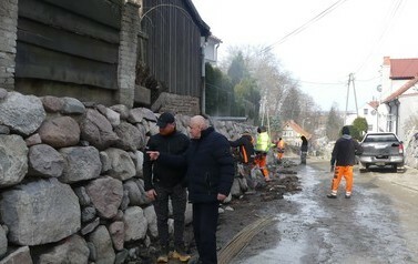 kamienne mury oporowe przy ul.Osińskiego w trakcie prac (2)