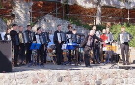 02.07.22 ARTYSTYCZNE LATO 2022 - KONCERT INAUGURACYJNY - ORKIESTRA AKORDEONOWA ZE SZKOŁY SZTUK PIĘKNYCH W RUDOMINIE (LITWA) 2