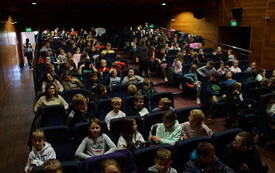 25.10.22 Spektakl teatralny pt. &bdquo;Zielona afera, czyli ostatnie śledztwo inspektora Zgrozy&rdquo; 4