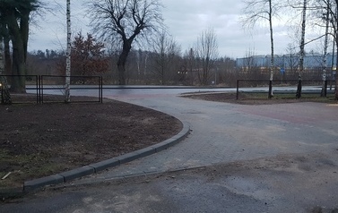 Wjazd na parking SP 2 po zakończeniu rob&oacute;t (2)