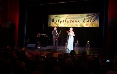 Zdjęcie do ARTYSTYCZNE LATO PASŁĘK 2023 - KONCERT MAGDALENY PORONIN Z ZESPOŁEM