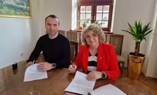 Zdjęcie do Podpisanie um&oacute;w na realizację zadań publicznych przez organizacje pozarządowe działające na terenie Miasta i Gminy Pasłęk