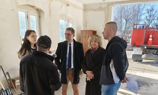 Zdjęcie do Spotkanie dotyczące ustalenia zakresu prac remontowych remizy OSP w Drulitach