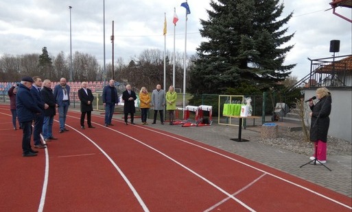 Zdjęcie do Uroczyste otwarcie odnowionej bieżni i nowego sprzętu sportowego