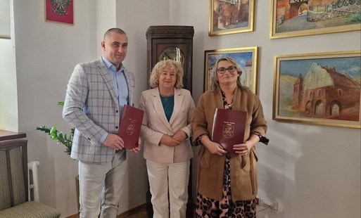 Zdjęcie do Podpisanie um&oacute;w na realizację zadań publicznych przez organizacje pozarządowe działające na terenie Miasta i Gminy Pasłęk