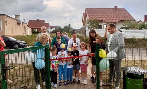 Zdjęcie do Symboliczne otwarcie placu zabaw &bdquo;Zielone Zakątki&rdquo;